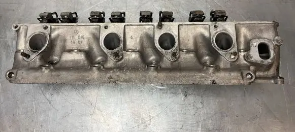 Mercedes-Benz SLC C107 Engine head 1160161901