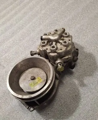 Audi 80 90 B3 Fuel distributor 0438121049 034133353C