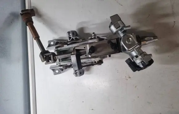 Ford Focus Steering wheel axle 4M513C529FD 07041204987