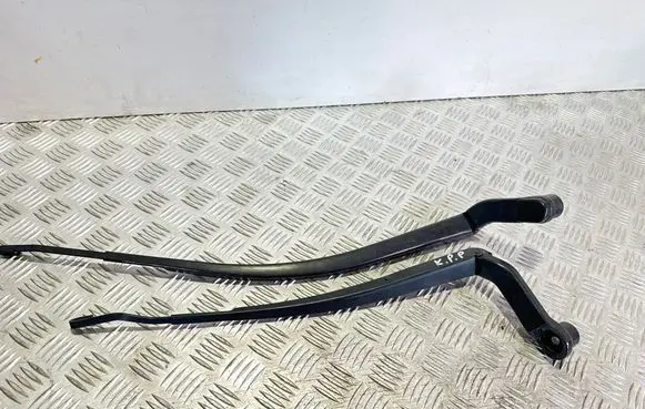 Mazda 6 Front wiper blade arm 8356 8358