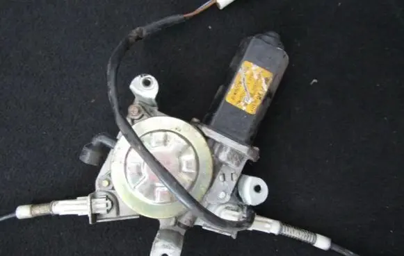 Hyundai Lantra I Rear door window regulator motor 9882033000 98820-33000