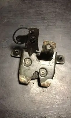 BMW 3 E36 Tailgate/trunk/boot lock/catch/latch 1960861