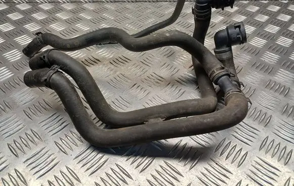 Engine coolant pipe/hose