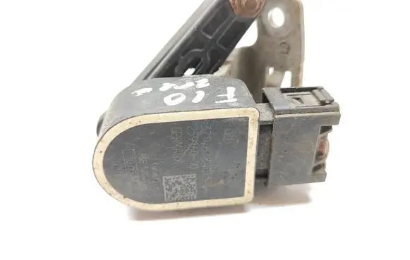Headlight/headlamp level sensor
