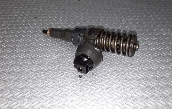 Audi A4 S4 B6 8E 8H Fuel injector 038130073BD