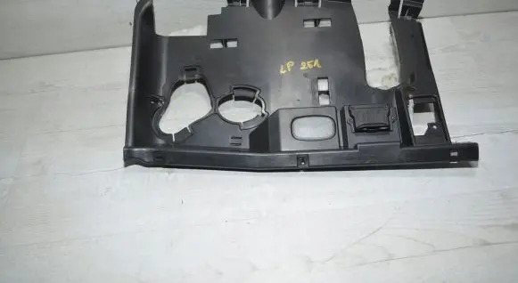 Mercedes-Benz R W251 Dashboard lower bottom trim panel A2516801039