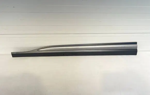 Hyundai Kona I Front door trim (molding) 87721J9500