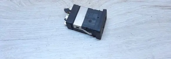 Volkswagen PASSAT B5.5 Seat heating switch 1J0963564B
