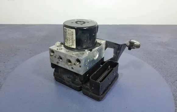 Volvo S80 ABS Pump 30736633