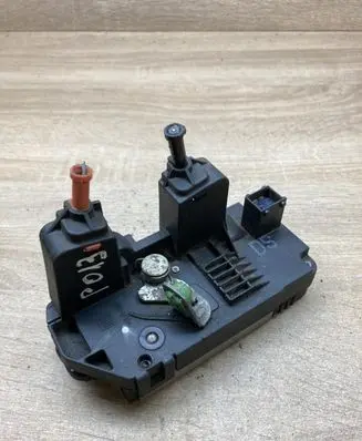 Opel Zafira A Front door lock 24414134