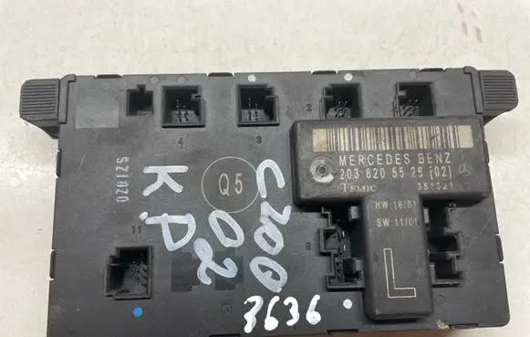 Mercedes-Benz C W203 Door control unit/module 2038205526 A2038205526