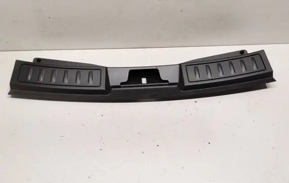 Trunk/boot lower side trim panel