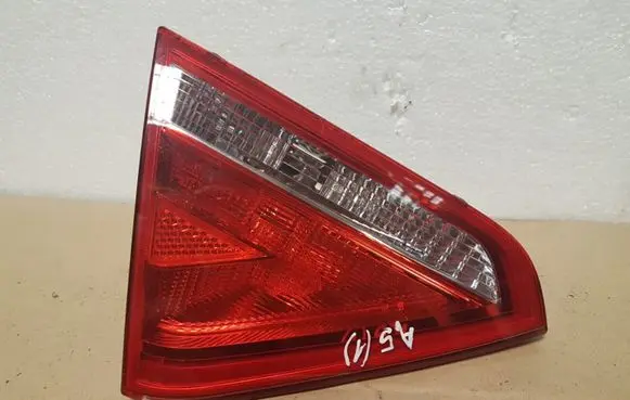 Audi A5 8T 8F Tailgate rear/tail lights 8T0945093