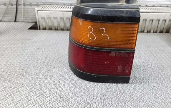 Volkswagen PASSAT B3 Rear/tail lights 333945111