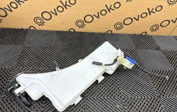 Peugeot 3008 II Windshield washer fluid reservoir/tank 9826400780