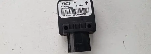 Hyundai i30 Airbag deployment crash/impact sensor