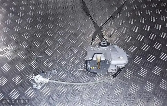 Honda FR-V Front door lock