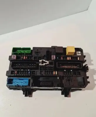 Opel Astra H Fuse module 13181276 5DK00866902