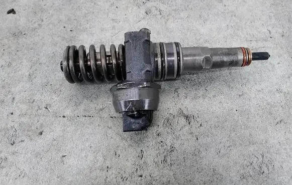 Audi A4 S4 B7 8E 8H Fuel injector 038130073BH