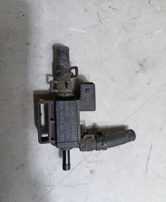 Ford Fusion II Vacuum valve BL3E-9K378-BA
