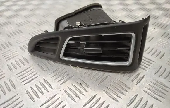 Ford Focus Dashboard side air vent grill/cover trim F1EBA018B09CF