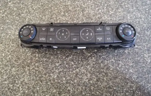 Mercedes-Benz E W211 Climate control unit 2118300390