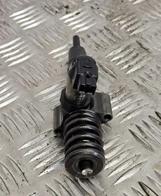 Volkswagen PASSAT B6 Fuel injector 000130073SX