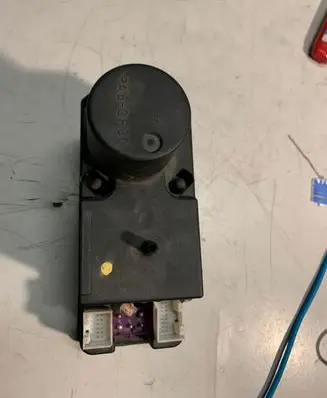 Audi A4 S4 B5 8D Central locking vacuum pump 4A0862257J