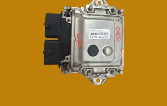 Suzuki Swift II Engine control unit/module 0261S05712