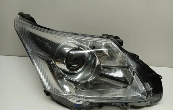 Toyota Avensis T270 Headlight/headlamp