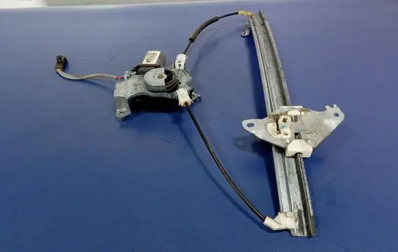 Nissan Almera Tino Front door window regulator with motor 400601T7