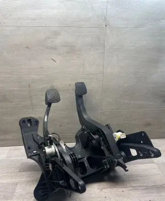 Opel Astra K Brake pedal 00106092 20160405