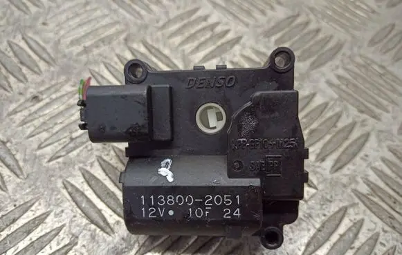 Toyota Corolla E120 E130 A/C air flow flap actuator/motor 113800-2051