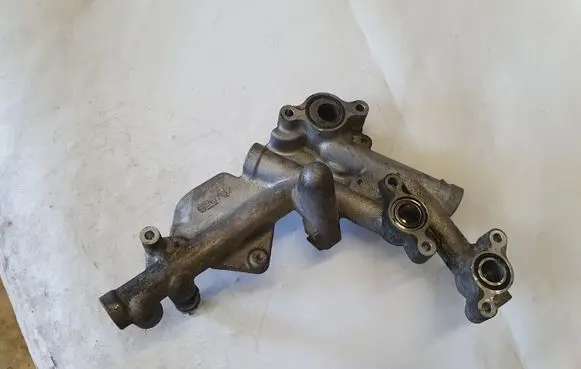 Toyota Avensis T270 Oil filter mounting bracket NOCODE