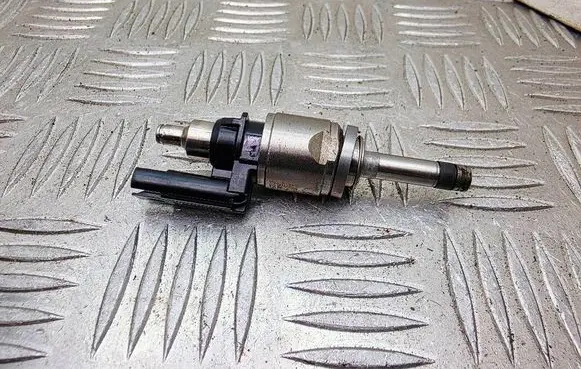 Volvo V40 Fuel injector 31478608