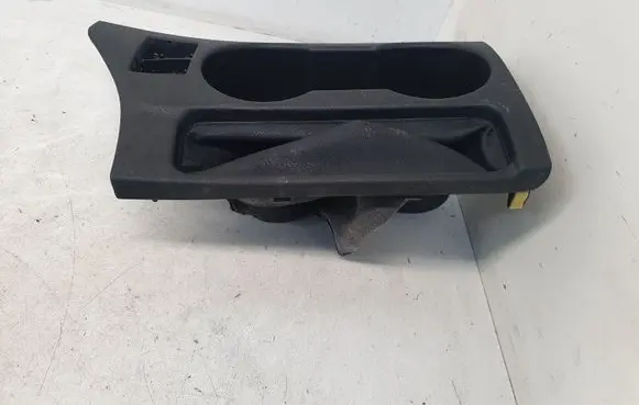Cup holder front