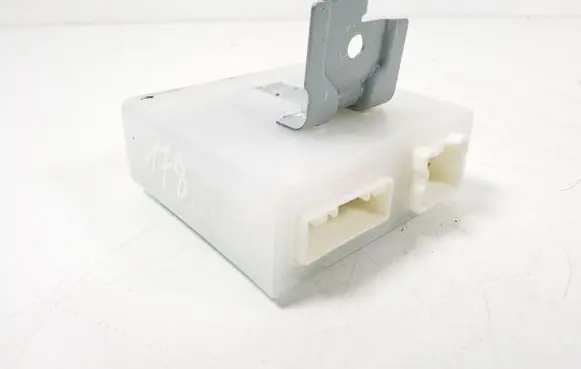 Infiniti Q70 Y51 Other control units/modules 988001ME0B
