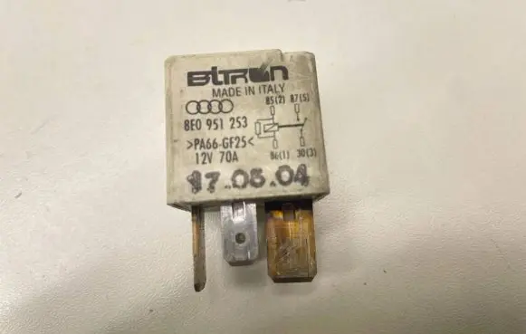 Audi A4 S4 B6 8E 8H Other relay 8E0951253