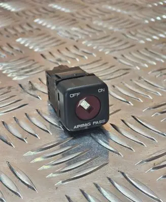 Passenger airbag on/off switch