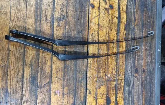 BMW X3 E83 Front wiper blade arm 7051619 7051668