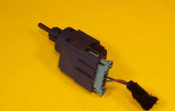 Volkswagen Polo IV 9N3 Brake pedal sensor switch 1J0927189E
