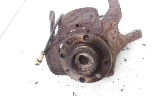 Opel Tigra A Front wheel hub spindle knuckle 90539907