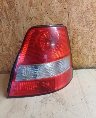 KIA Sorento Rear/tail lights E138362