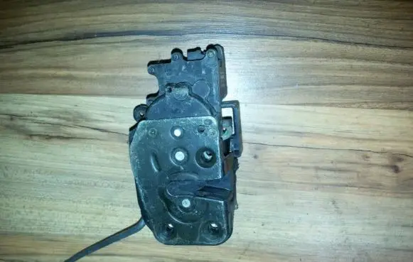 Mazda Xedos 6 Front door lock 1528007031