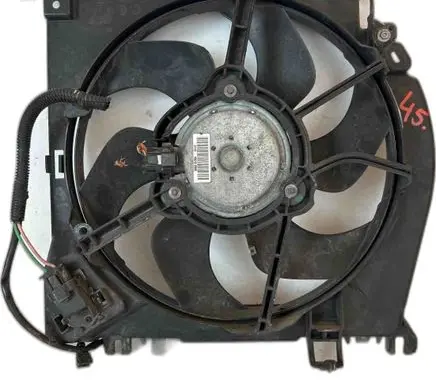 Renault Clio III Radiator cooling fan shroud 8200966248