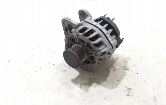 Renault Megane IV Generator/alternator 231008040R