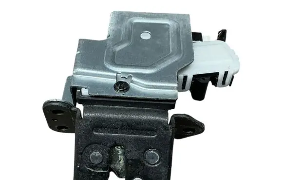 Mazda 3 II Loading door lock C6728