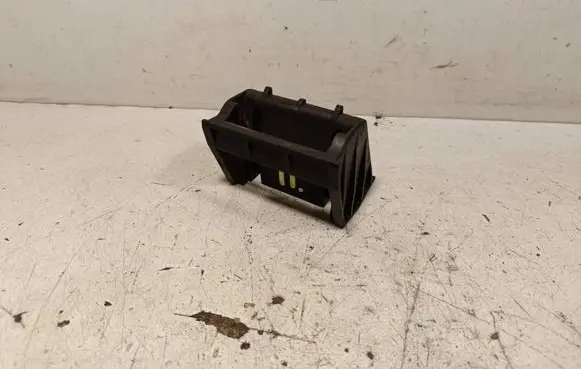 BMW X6 E71 Radiator mount bracket 7533537
