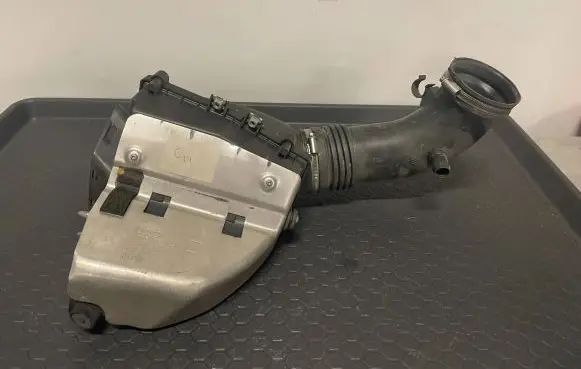 Audi RS4 Air filter box 8T0133836B 8T0199601