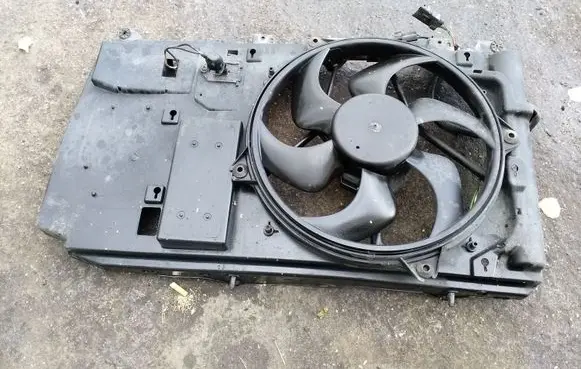 Citroen Xsara Picasso Radiator cooling fan shroud